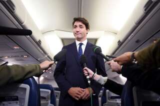 Justin Trudeau se retrouve sous le feu des critiques après que des photographies le montrant faisant des 