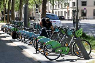 À Paris, les Vélib' électriques vont désormais coûter plus cher à certains abonnés (photo prise en avril 2020 à Paris).