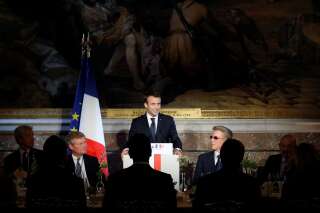 Macron à Versailles aux petits soins des patrons, une pathétique mascarade