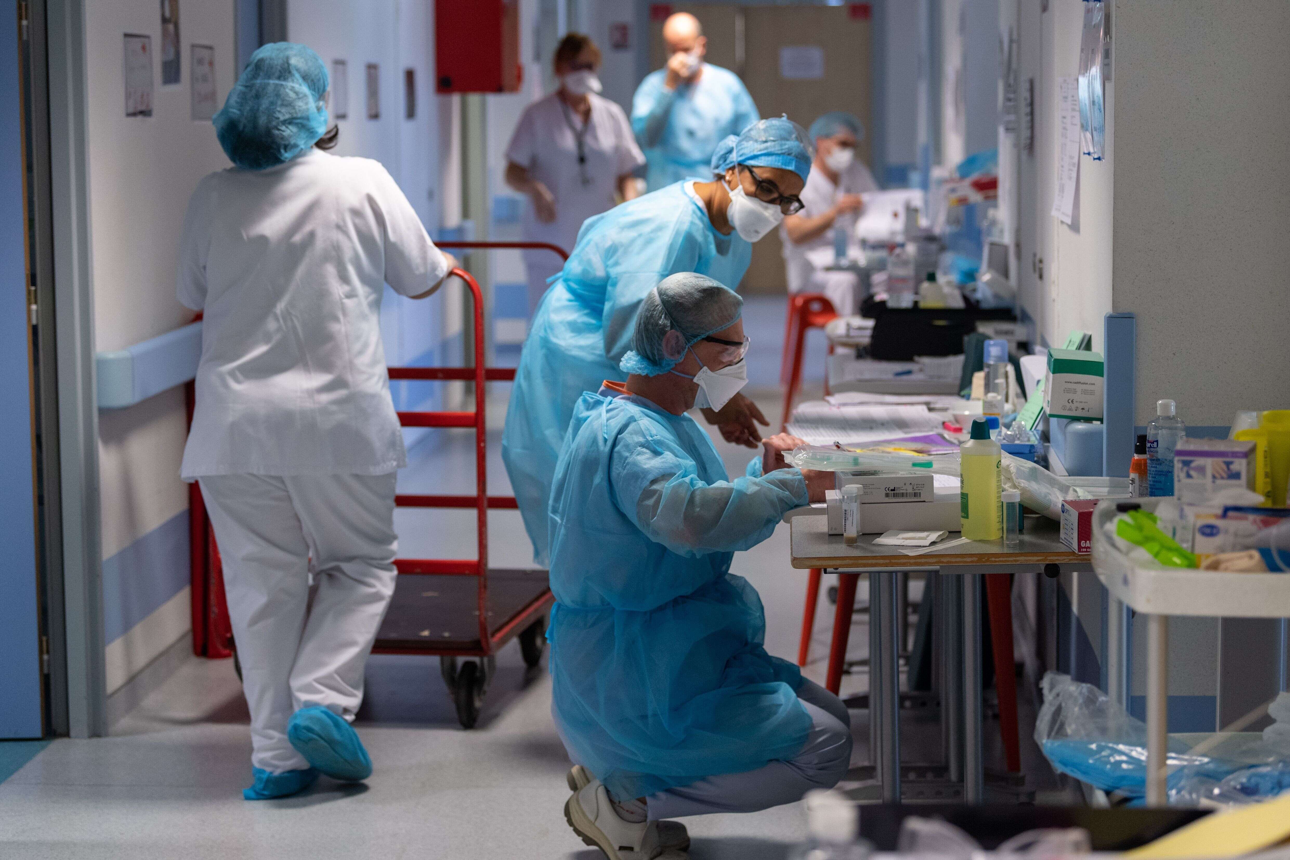 L'épidémie de coronavirus a fait plus de 500 nouveaux décès en 24 heures (Image d'illustration: au centre hospitalier Emile Muller de Mulhouse le 17 avril).