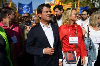 Barcelone: Manuel Valls a manifesté avec des milliers d'anti-indépendantistes