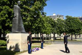 Place du Canada, dans le VIIIe arrondissement de Paris, le président français Emmanuel Macron a commémoré le génocide commis par l'Empire ottoman contre les Arméniens en 1915.