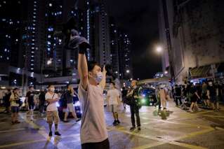 La Chine durcit le ton à Hong Kong avec un clip militaire et en ciblant les étrangers