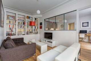 Cet appartement parisien a été transformé en cocon aux allures d'atelier d'artiste