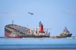 Le MV Wakashio, échoué au large de l'Île Maurice, ici photographié le 11 août 2020.