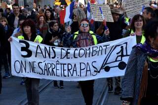 Des manifestants marquent le 3e anniversaire du mouvement des gilets jaunes, le 20 novembre 2021 à Marseille.