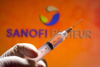 BRAZIL - 2020/11/13: In this photo illustration the medical syringe is seen with Sanofi Pasteur company logo displayed on a screen in the background. (Photo Illustration by Rafael Henrique/SOPA Images/LightRocket via Getty Images)