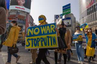 Des manifestants contre la guerre en Ukraine dans le centre-ville de Tokyo, le 5 mars 2022.