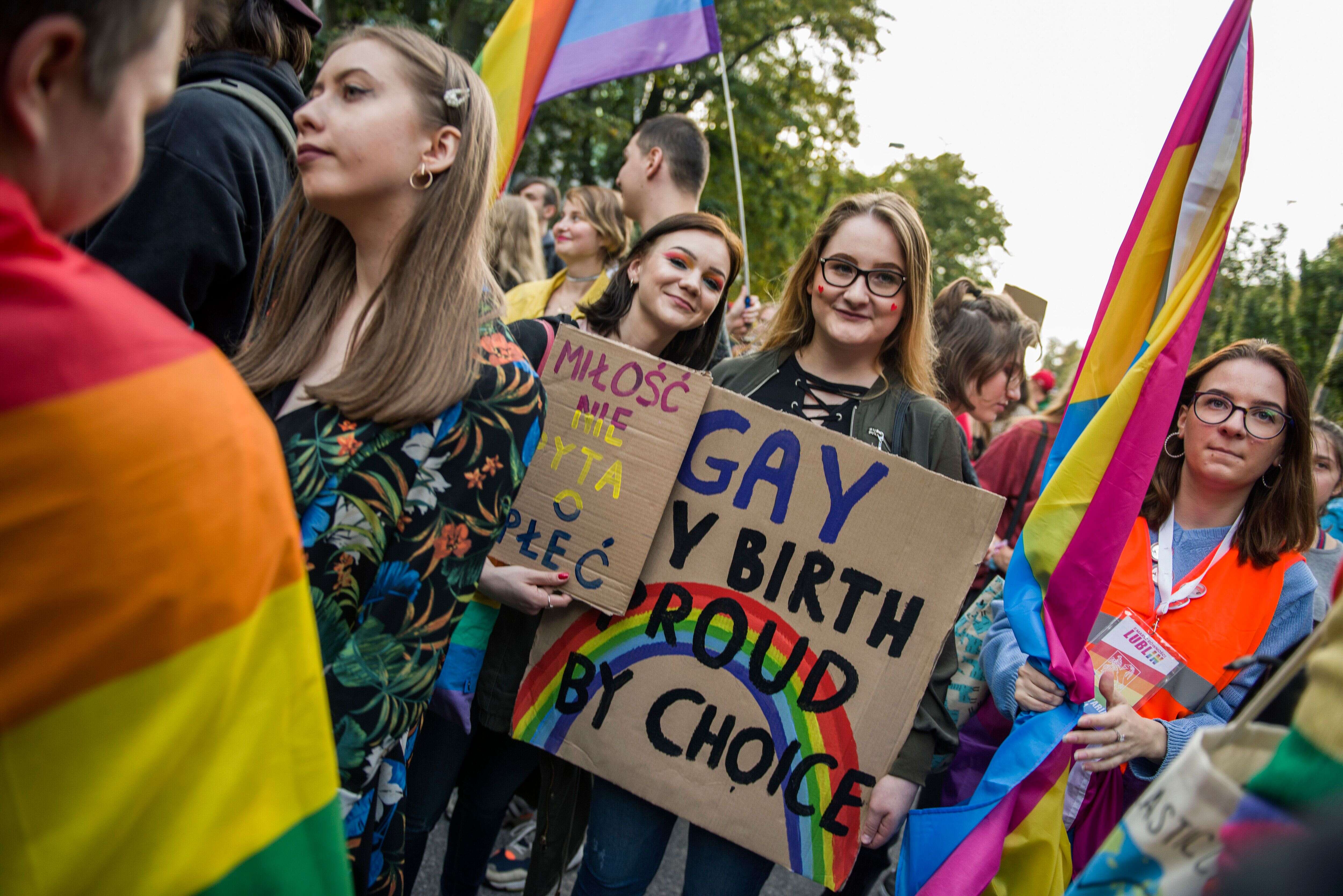 La Gay Pride de Lublin en Pologne a viré à l'affrontement après que des manifestants homophobes ont fait irruption.