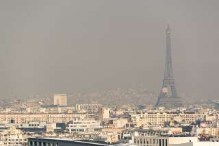 Vue aérienne de Paris et de sa pollution aérienne