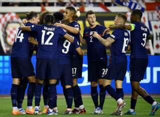 Les joueurs de l'équipe de France célébrant le but d'Adrien Rabiot face à la Croatie, à Split, le 6 juin 2022.