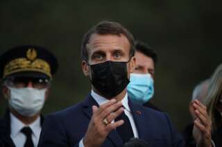 Emmanuel Macron s'exprimant vendredi 9 octobre depuis Breil-sur-Roya dans les Alpes-Maritimes après les intempéries meurtriers qui ont frappé la région (illustration).