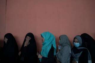 Les talibans interdisent aux femmes afghanes de faire de longs voyages seules