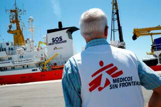 Migrants: Castaner parle d'ONG complices des passeurs, MSF dénonce 