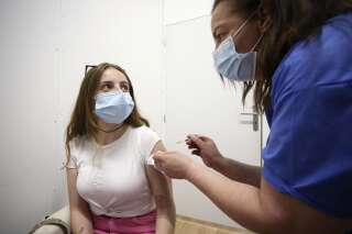 A 19-year-old woman receives a dose of the Comirnaty vaccine by Pfizer-BioNTech against Covid-19 at the Baleone vaccine center in Ajaccio on the French Mediterranean island of Corsica, on May 13, 2021. - Vaccination is opened for people over 18 years old since early May in Corsica. The island has the highest vaccination rate in France. (Photo by Pascal POCHARD-CASABIANCA / AFP)