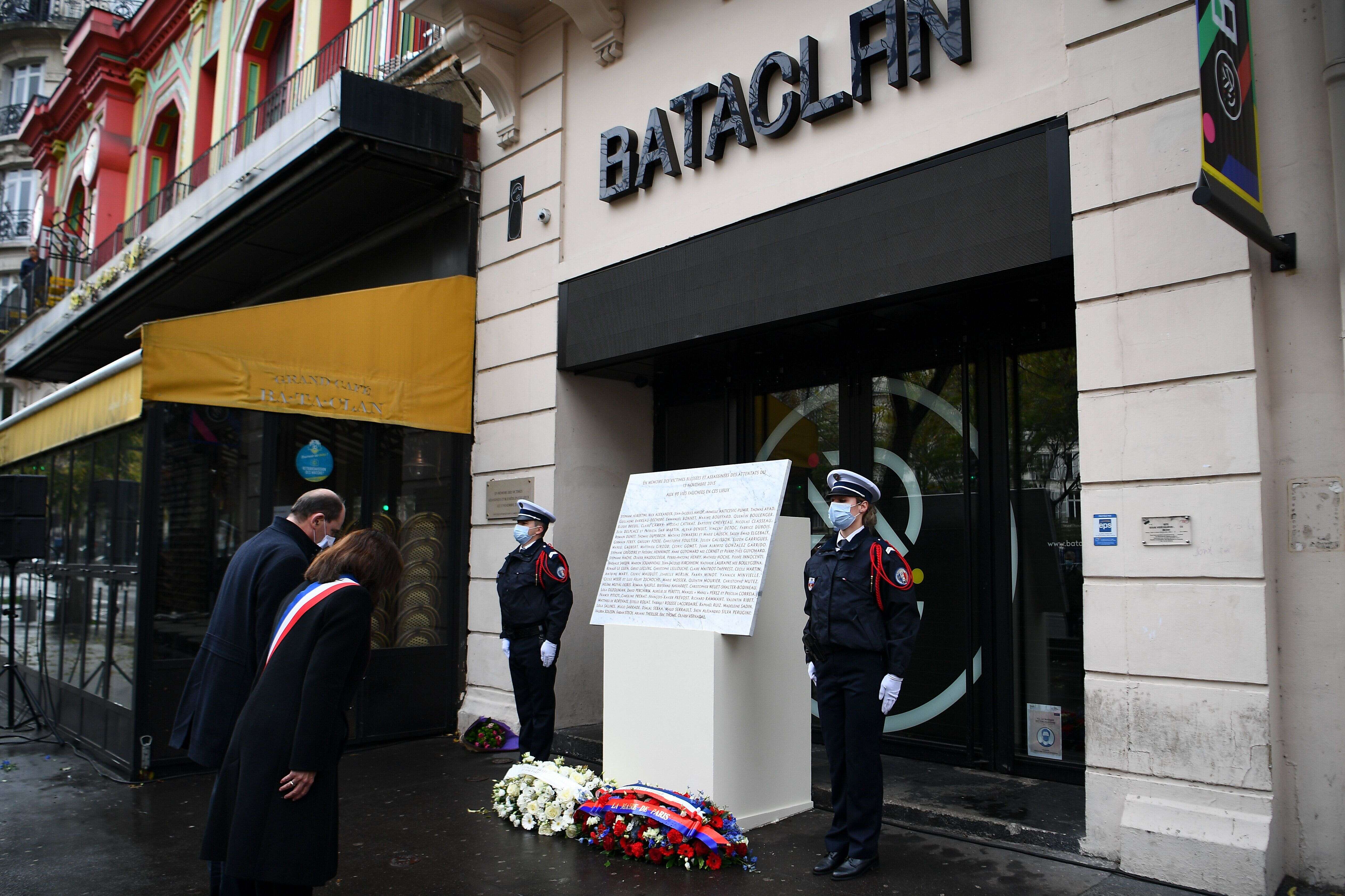 Devant la salle du Bataclan, à Paris, le 13 novembre 2020, 5 ans après les attaques