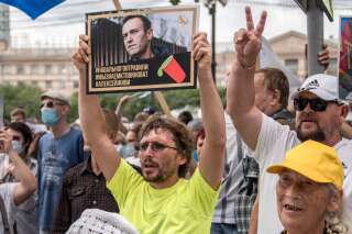 Des soutiens de l'opposant Alexei Navalny manifestent en scandant 