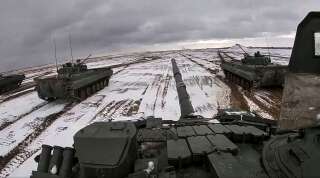 (Photo de chars de l'armée russe prise le 2 février 2022 près du Bélarus (Russian Defense Ministry Press Service via AP, File)