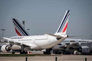 Des appareils d'Air France à l'aéroport Roissy-Charles De Gaulle le 24 mars 2020.
