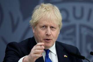 Boris Johnson a annoncé le 14 avril 2022 son projet de renvoyer les migrants arrivés illégalement vers le Rwanda.