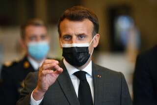 Emmanuel Macron photographié lors de l'inauguration d'un centre de vaccination porte de Versailles (jeudi 6 mai)