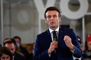 Le candidat Macron proposera de repousser la retraite à 65 ans (photo d'Emmmanuel Macron prise à Poissy le 7 mars lors e son premier déplacement de candidat dans le cadr de la présidentielle 2022)