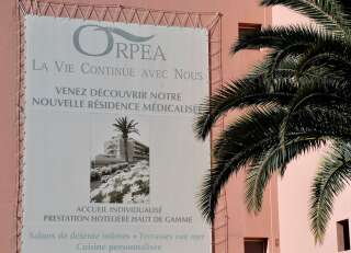 Ce que révèle le rapport d'inspection, accablant, sur Orpea (Photo d'une grande affiche Orpea pour un nouvel établissement à Nice le 2 février 2022 par REUTERS/Eric Gaillard)
