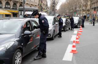 Un contrôle de police durant le confinement à Paris