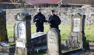 Un cimetière juif à Strabsourg dégradé avec des croix gammés, le 4 décembre 2019 (photo d'illustration)