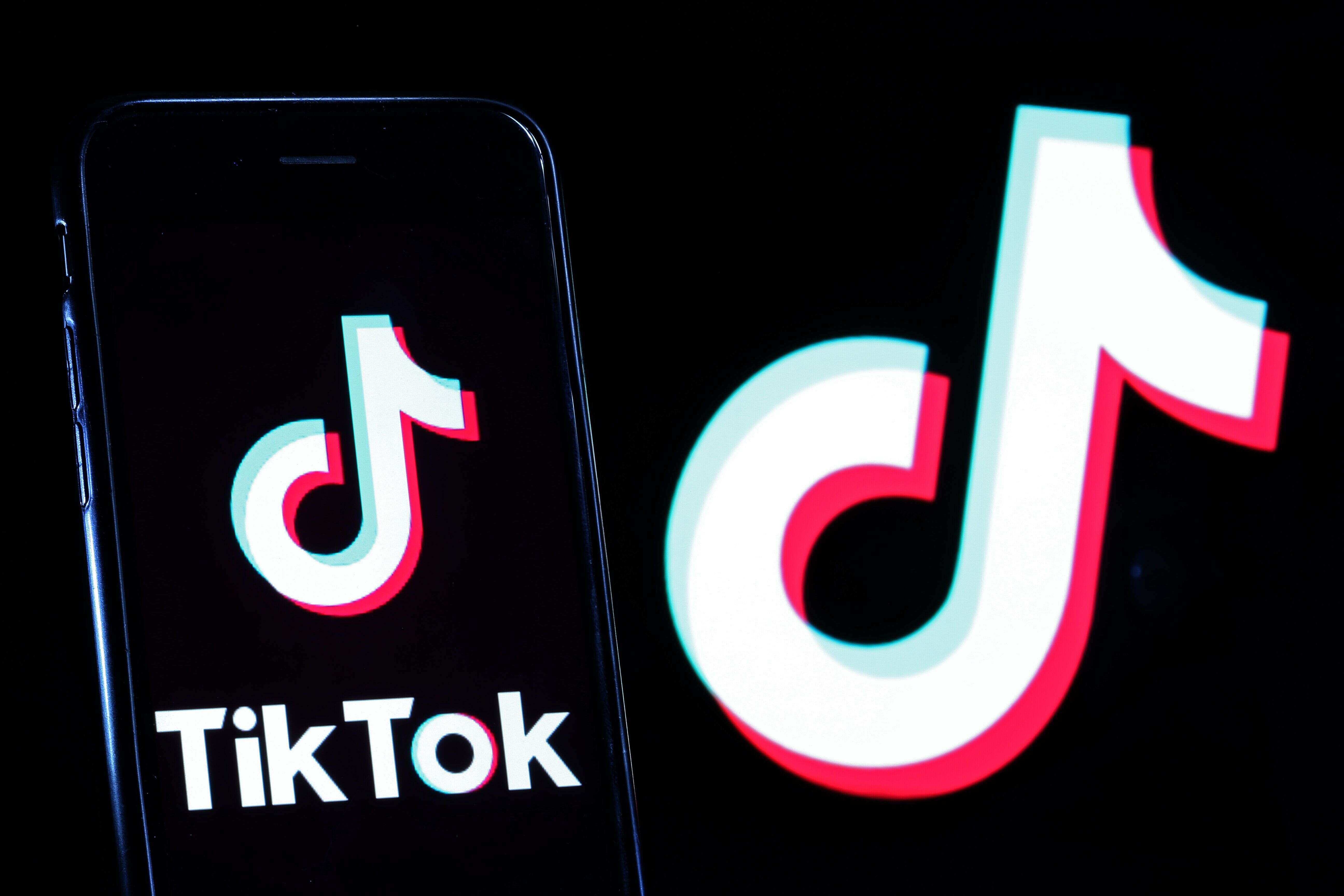 Illustration d'un téléphone avec le logo de l'application TikTok.