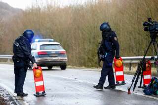 Ce lundi 31 janvier, au petit matin, deux jeunes policiers ont été abattus en Allemagne, dans la région de Rhénanie-Palatinat, alors qu'ils procédaient à un contrôle routier. Deux suspects ont été interpellés après de longues heures de recherches de la part des enquêteurs.
