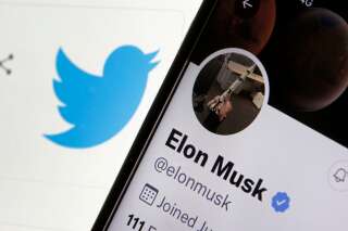Elon Musk avait annoncé le rachat pour 44 millions de dollars du réseau social Twitter. La procédure n'est pas encore terminée.