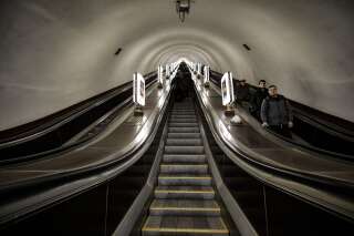 À Kiev en Ukraine, cette station de métro qui sert d'abri anti-bombe est l'une des plus profondes