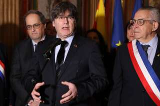 L'indépendantiste Catalan Puigdemont (au premier plan à gauche) appelle à voter Jean-Marc Pujol (à droite) contre Louis Aliot à Perpignan
