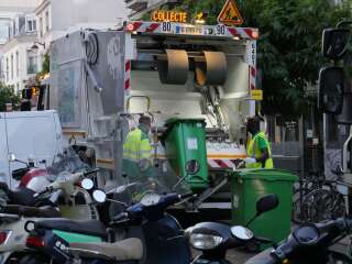 À Nantes, les éboueurs se sentent enfin reconnus face à la crise (photo prétexte d'éboueurs à Montmartre)