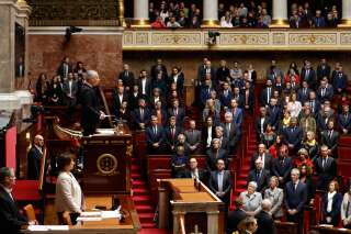 Hommage à Arnaud Beltrame: minute de silence émouvante à l'Assemblée nationale