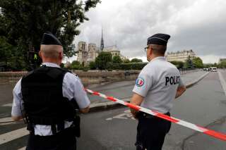 Notre-Dame de Paris: les premiers témoignages après l'attaque d'un policier devant la cathédrale