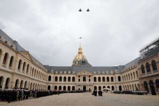 Deux Rafale ont survolé les Invalides durant la cérémonie d'hommage à Serge Dassault