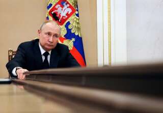 Dans la tête de Poutine, après un mois de guerre en Ukraine (photo de Vladimir Poutine au Kremlin, le 10 mars 2022)