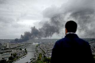 Après l'incendie de l'usine Lubrizol à Rouen, les fortes odeurs inquiètent les habitants
