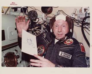 Dix ans après être devenu le premier homme à sortir dans l'espace, le cosmonaute Alexeï Leonov avait participé en 1975 à la mission américano-soviétique Apollo-Soyouz.