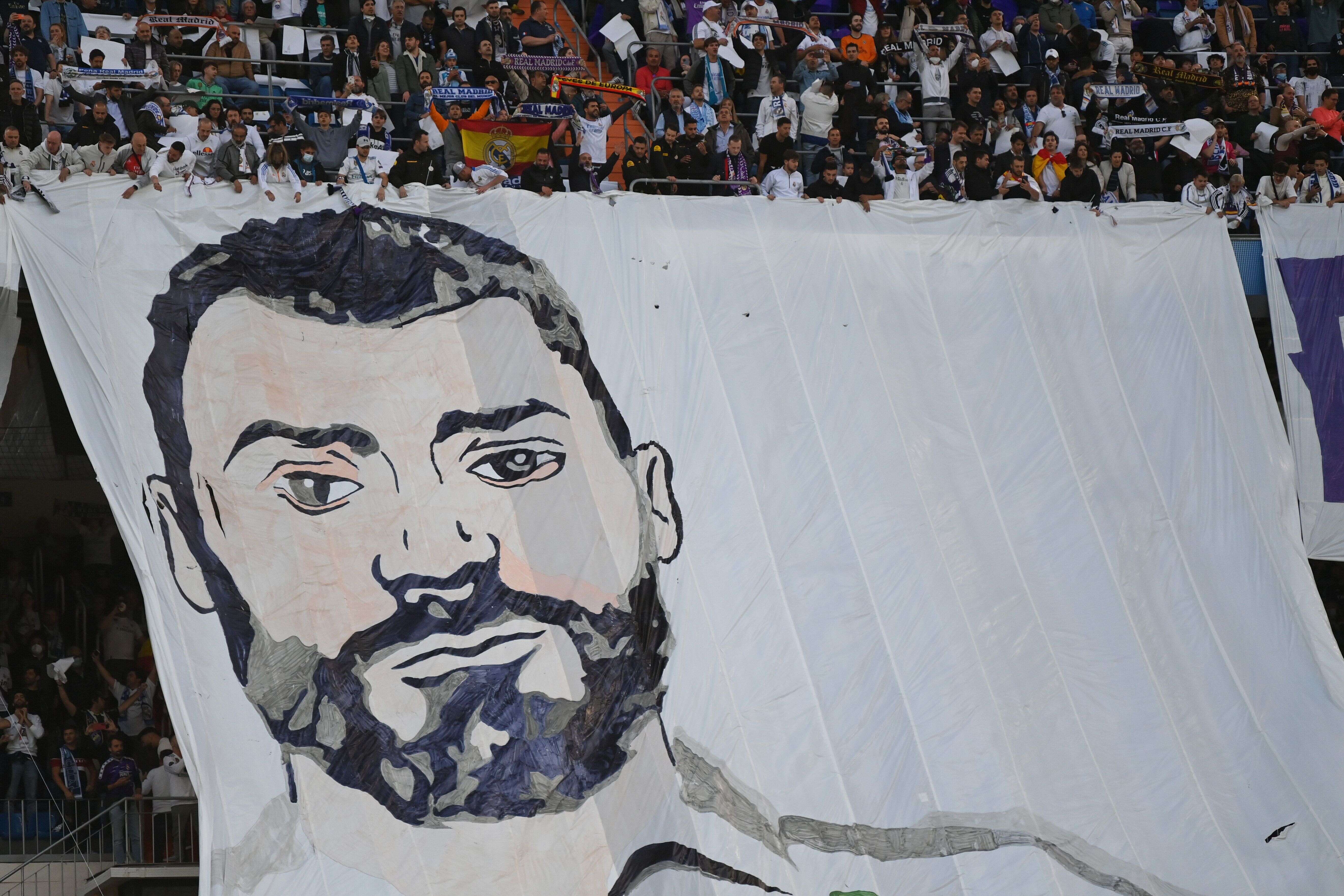 Le tifo des supporters madrilènes pour Karim Benzema, ce mercredi 4 mai, au stade Santiago Bernabeu à Madrid.