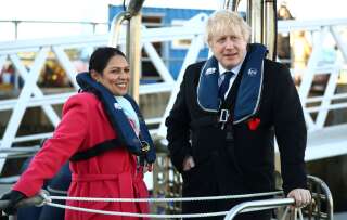 La ministre britannique de l'Intérieur Priti Patel et Boris Johnson ne cessent de mettre la pression sur Paris, dénonçant les arrivées massives de migrants réussissant à traverser la Manche (photo d'archive de décembre 2019).
