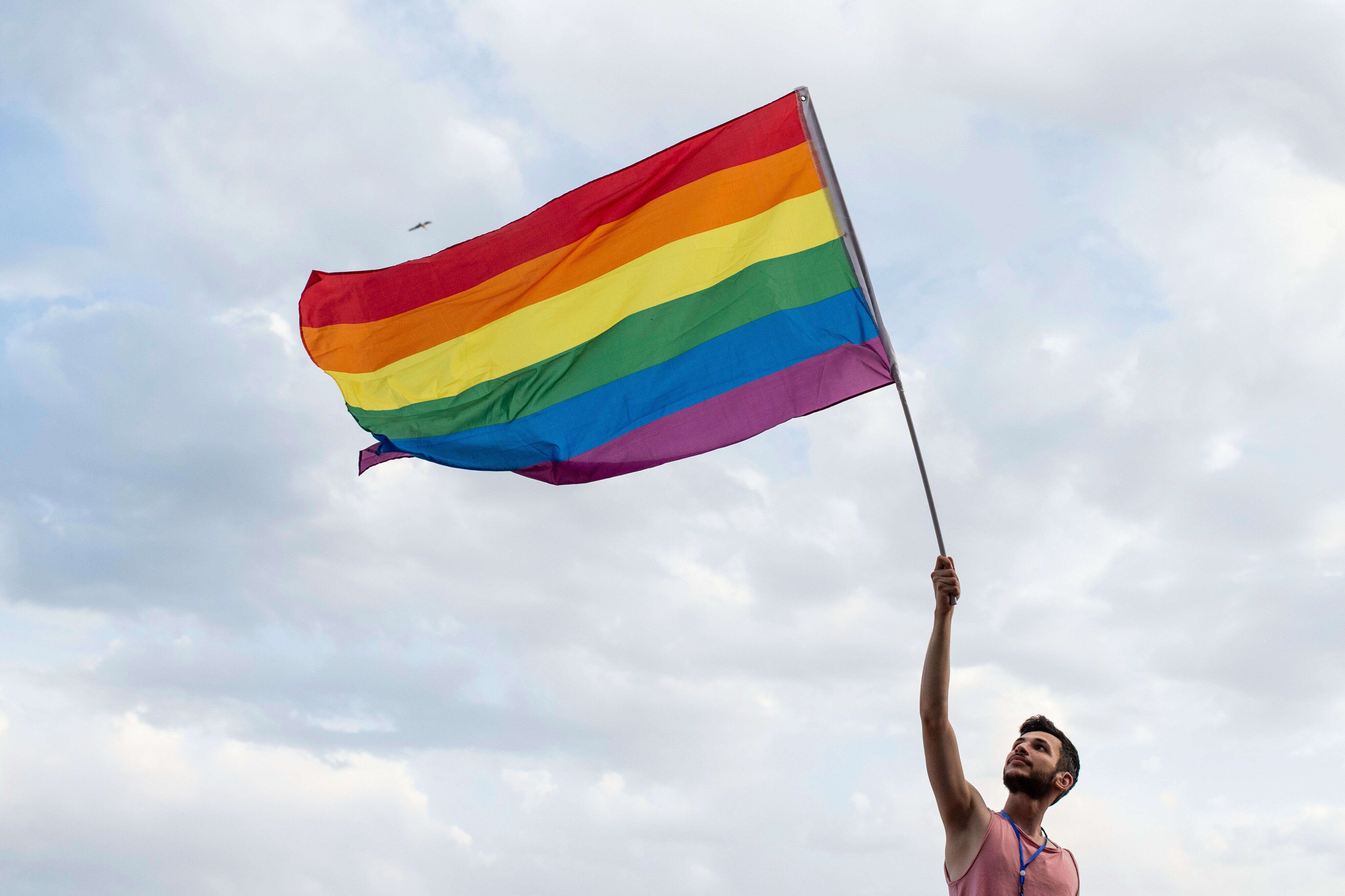La communauté LGBT est de plus en plus acceptée mais de nombreux clichés persistent.