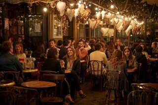 Fermeture des bars à Paris à 22h: servir à manger suffira-t-il pour rester ouvert?
