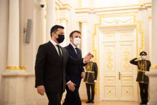 Emmanuel Macron et Volodymyr Zelensky lors de la dernière visite officielle du président français en Ukraine, le 8 février 2022.