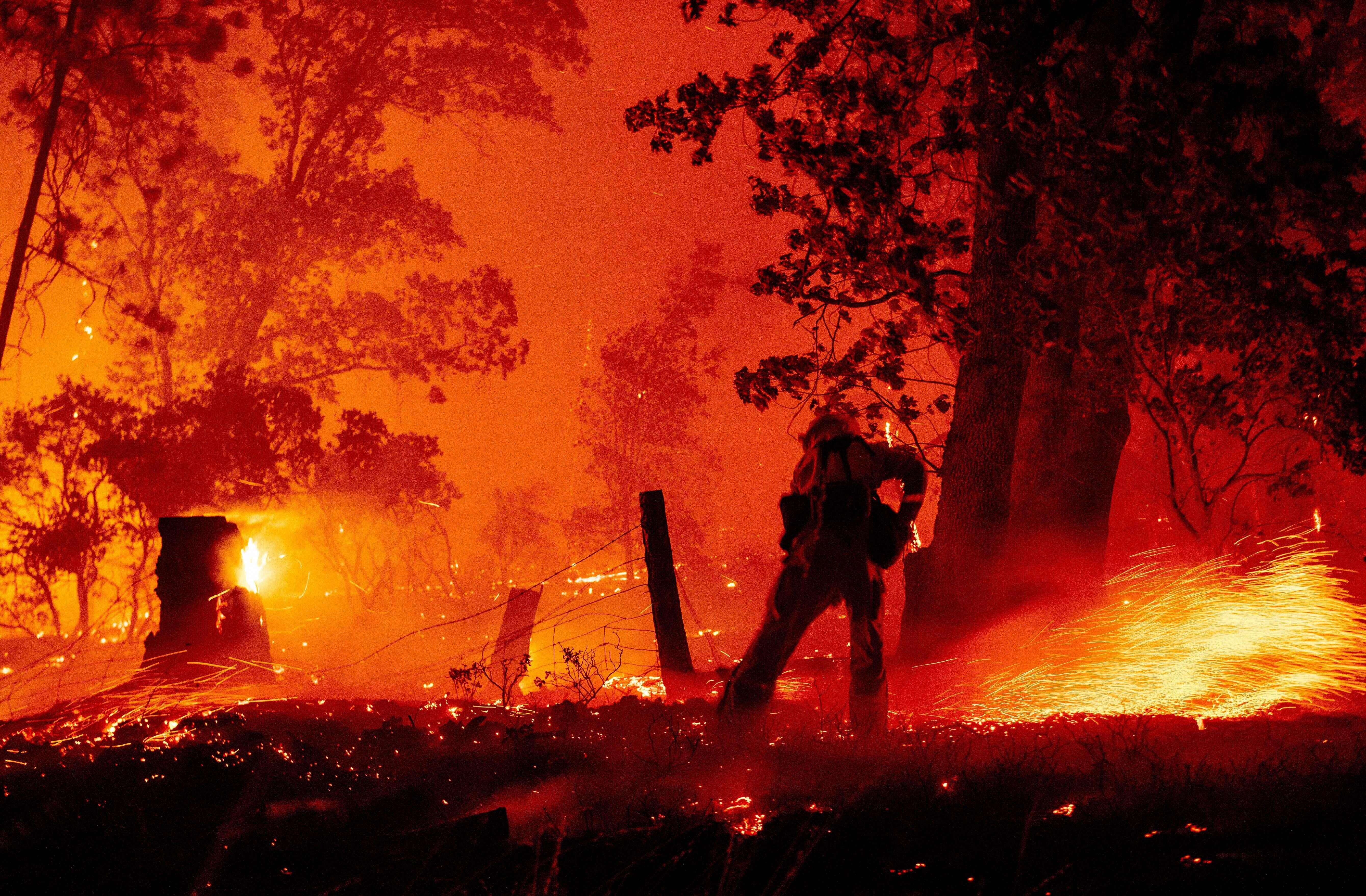 Les 8000km2 incendiés en Californie battent un triste record remontant à 1987 (Photo prise en Californie dans un incendie le 7 septembre 2020. Photo by JOSH EDELSON/AFP via Getty Images)