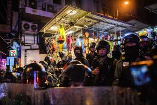Des policiers à Hong Kong le 31 octobre, encadrant une nouvelle manifestation prodémocratie.
