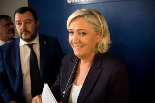 Marine Le Pen fait sa rentrée en plein chamboulement populiste