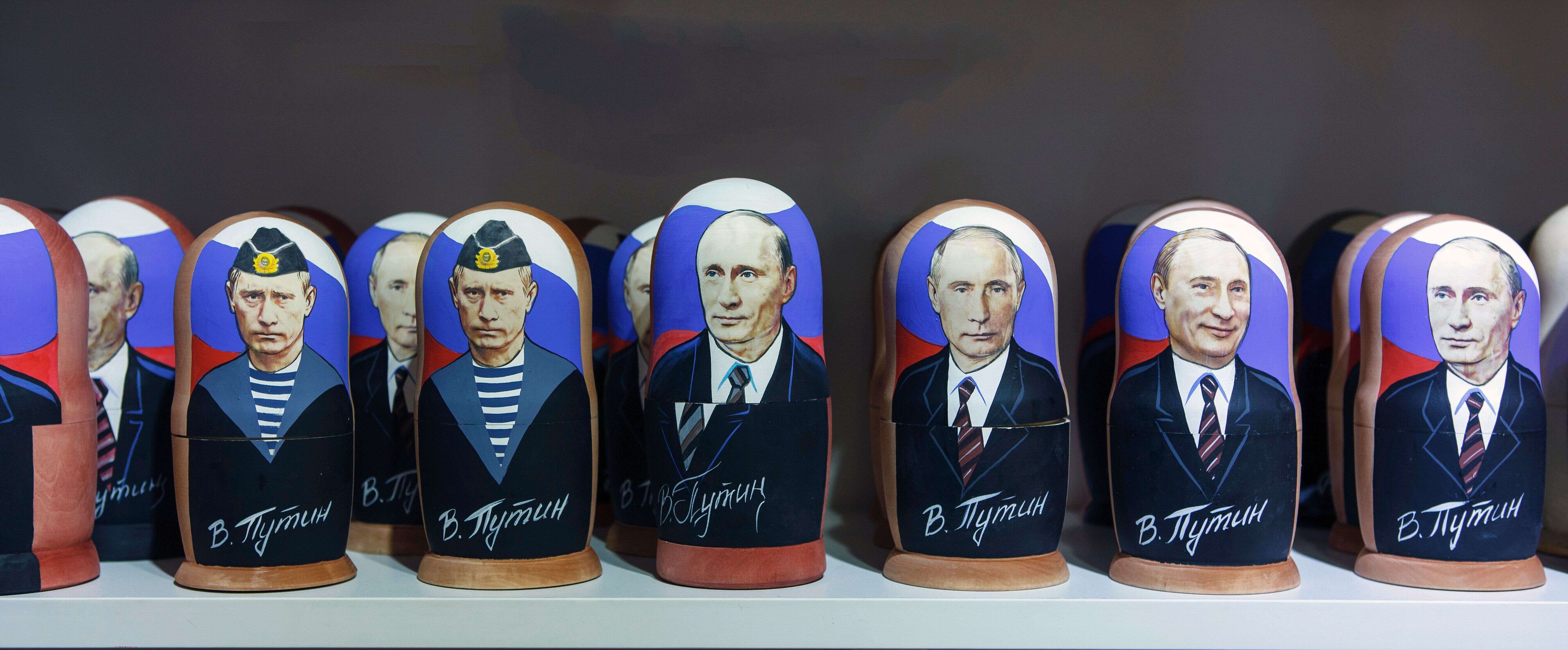 L'image de Vladimir Poutine reproduite sur des poupées Matryoshkas.